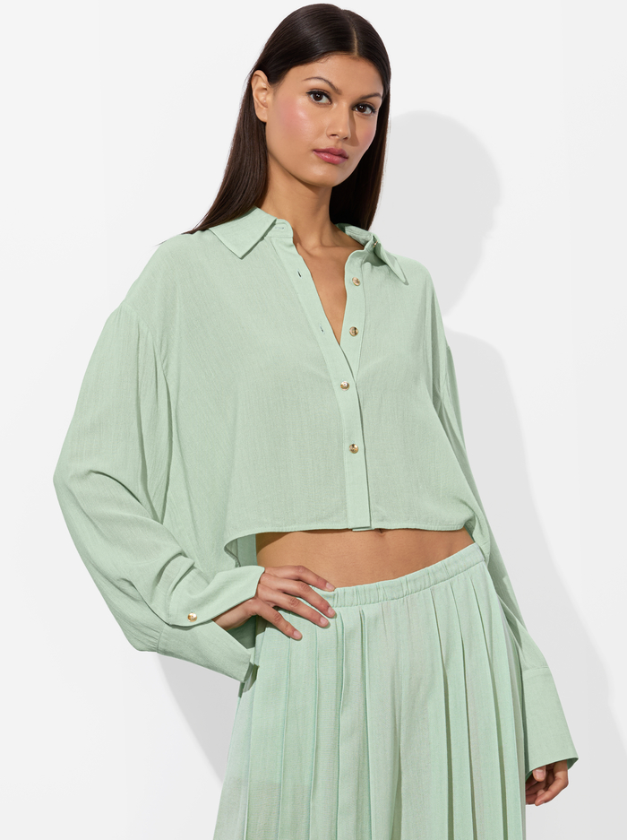 FINELY CROPPED BUTTON DOWN - GREEN TEA - Alice And Olivia