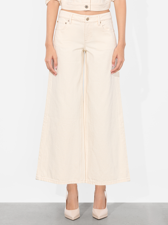 AMAZING ANKLE JEAN - NATURAL - Alice And Olivia